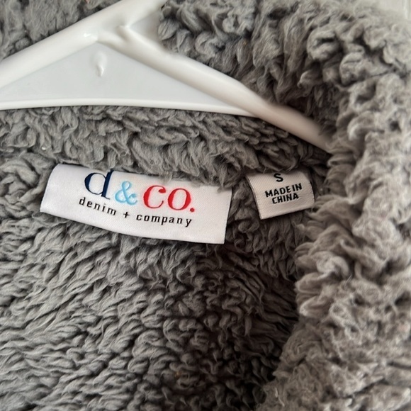 Denim and‎ Co. Quilted Vest Faux Fur Collar Sleeveless Puffer Gray/Silver Size S - Picture 2 of 6